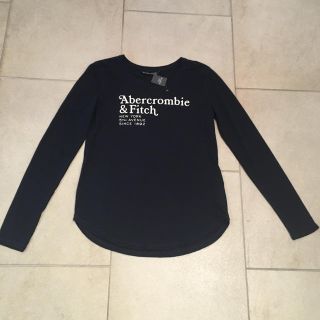 アバクロンビーアンドフィッチ(Abercrombie&Fitch)のAbercrombie&Fitch アバクロ ロゴロングTシャツ新品 送料込み(Tシャツ(長袖/七分))