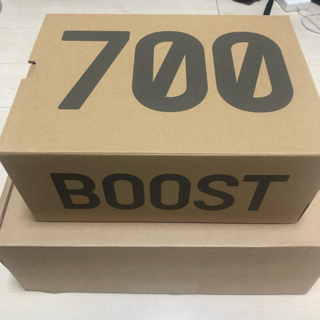 YEEZY BOOST 700