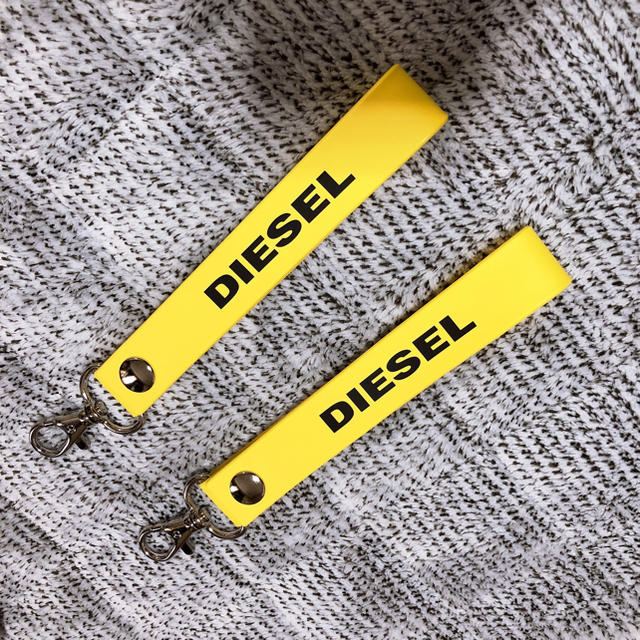 DIESEL(ディーゼル)のディーゼルキーホルダー2つ メンズのファッション小物(キーホルダー)の商品写真