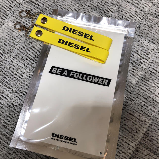 DIESEL(ディーゼル)のディーゼルキーホルダー2つ メンズのファッション小物(キーホルダー)の商品写真