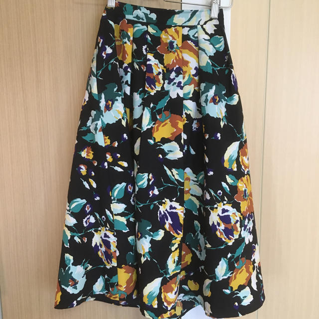 ViS(ヴィス)の【vis】花柄フレアスカート Lサイズ レディースのスカート(ひざ丈スカート)の商品写真