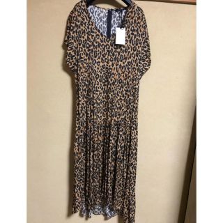 ザラ(ZARA)の新品ZARAレオパード裾プリーツシフォンマキシワンピ大きいサイズ(ロングワンピース/マキシワンピース)