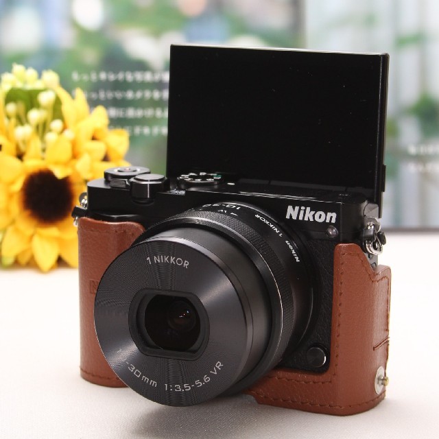 Nikon(ニコン)の❤シリーズ最高峰❤性能で選ぶならこのミラーレス一眼♪Nikon 1 J5 スマホ/家電/カメラのカメラ(ミラーレス一眼)の商品写真