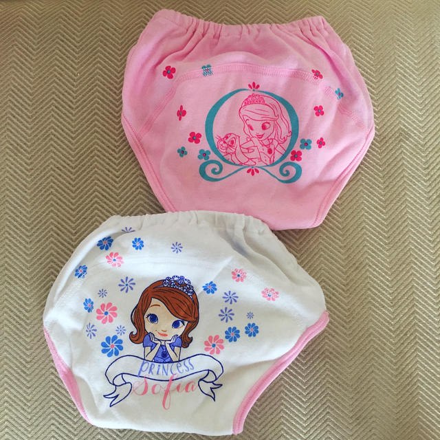 Disney(ディズニー)の【HaLさま専用】トイレトレーニングパンツ 95 小さなプリンセスソフィア キッズ/ベビー/マタニティのこども用ファッション小物(その他)の商品写真