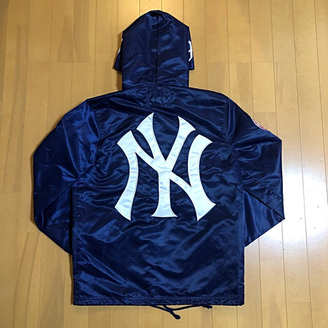 Supreme/NY Yankees ロゴワッペン サテンフーデットジャケット