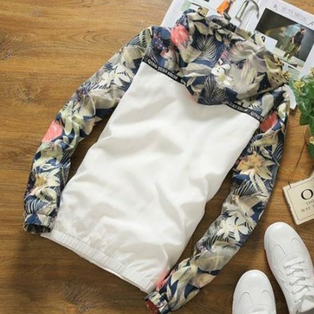 ♡かわいい♡迷彩花柄マウンテンパーカー レディースのジャケット/アウター(ブルゾン)の商品写真