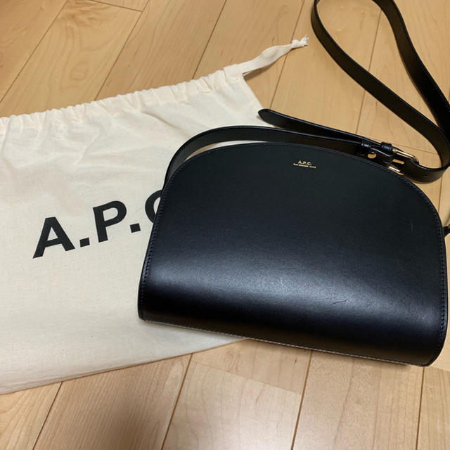 A.P.C.ハーフムーンバッグ