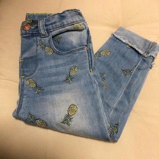 ザラ(ZARA)のZARA ザラ スキニーデニム パイナップル柄 90(パンツ/スパッツ)