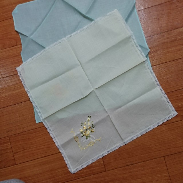 刺繍入りハンカチset レディースのファッション小物(ハンカチ)の商品写真