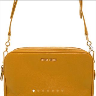 ミュウミュウ(miumiu)のmiumiu  ショルダーバッグ イエロー(ショルダーバッグ)