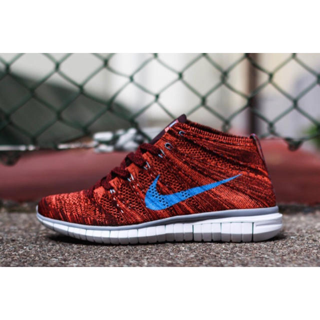 NIKE(ナイキ)のnike flyknit chukka メンズの靴/シューズ(スニーカー)の商品写真