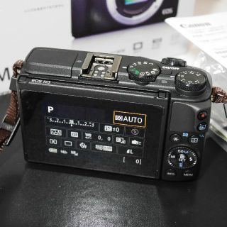 EOS M3 EF-M18-55mm 純正フード・ジャケット、革ストラップ付