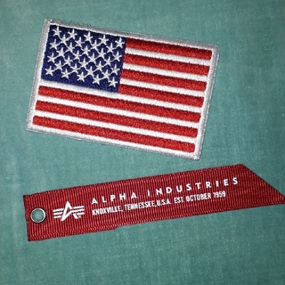 アルファインダストリーズ(ALPHA INDUSTRIES)のALPHAリボンフラッグ&星条旗刺繍ワッペンセット(ミリタリージャケット)