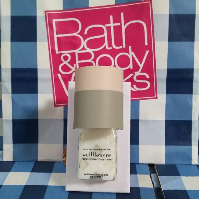 Bath & Body Works(バスアンドボディーワークス)のpenpen1217様専用 バスアンドボディワークス ウォールフラワー プラグ コスメ/美容のリラクゼーション(アロマポット/アロマランプ/芳香器)の商品写真