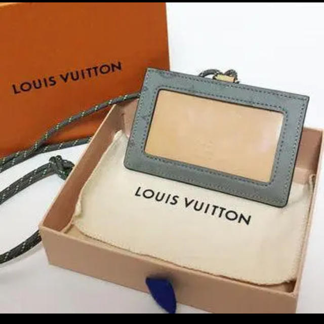 LOUIS VUITTON(ルイヴィトン)のidホルダー レディースのファッション小物(パスケース/IDカードホルダー)の商品写真