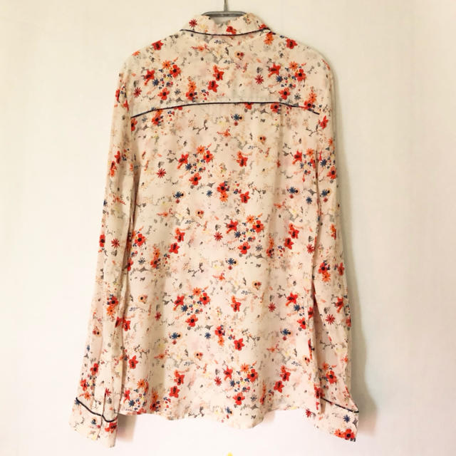 Comptoir des cotonniers(コントワーデコトニエ)のヨダ様専用 コントワーデコトニエ 花柄 シルクブラウス 34サイズ レディースのトップス(シャツ/ブラウス(長袖/七分))の商品写真