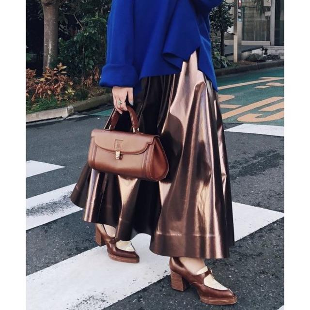 Ameri VINTAGE(アメリヴィンテージ)のAmeri VINTAGE GLOSSY ENAMEL FLARE SKIRT レディースのスカート(ロングスカート)の商品写真