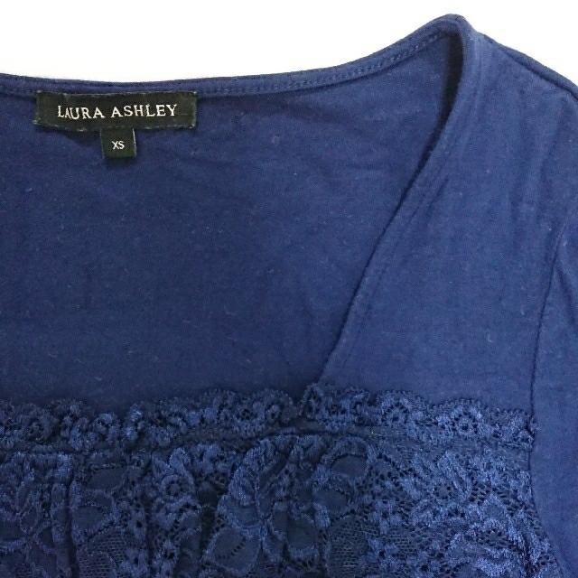 LAURA ASHLEY(ローラアシュレイ)のローラアシュレイ 紺 カットソー レディースのトップス(カットソー(長袖/七分))の商品写真