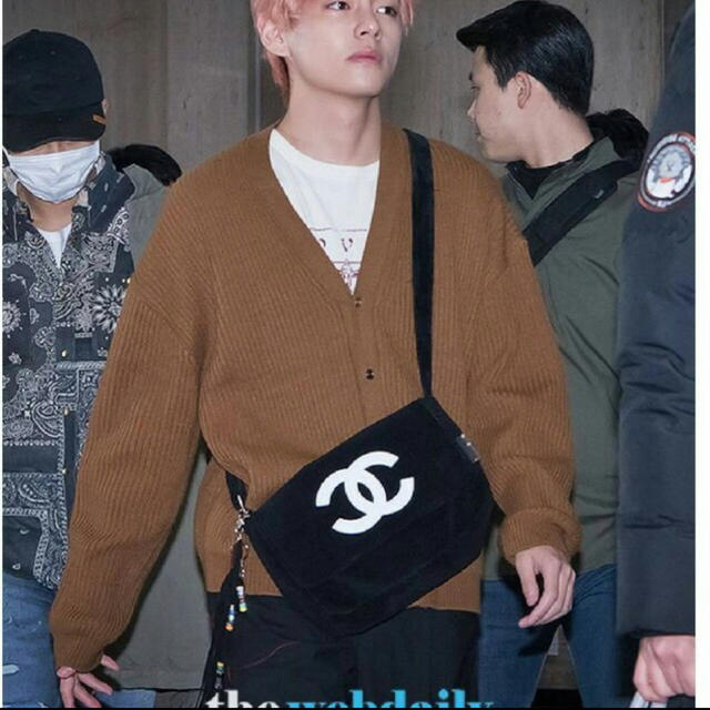 防弾少年団 テテ着用 CHANEL バッグ 期間限定値下げの通販 by あ 防弾少年団 テテ着用 CHANEL バッグ 期間限定値下げの通販 by あ
