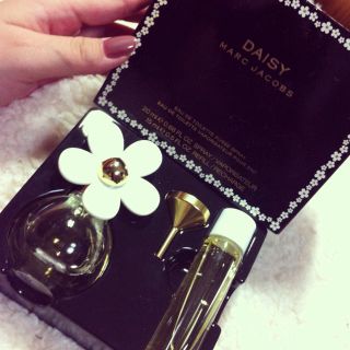 マークジェイコブス(MARC JACOBS)の＊マーク香水/DAISY詰替リフィル付き(香水(女性用))