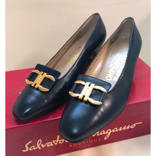 フェラガモ(Ferragamo)の美品 フェラガモ ヒール パンプス 靴 紺色 レザー  高級  (ハイヒール/パンプス)