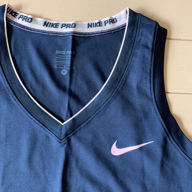 NIKE(ナイキ)のNIKE タンクトップ レディースのトップス(タンクトップ)の商品写真