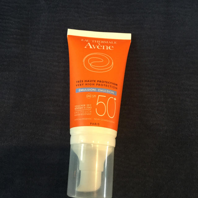 Avene(アベンヌ)のhoppe様専用アベンヌ  ベリーハイプロテクション コスメ/美容のボディケア(日焼け止め/サンオイル)の商品写真