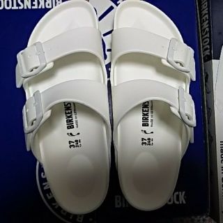 ビルケンシュトック(BIRKENSTOCK)の本日中ご入金のみ【未使用】ビルケンシュトック　アリゾナ　EVA　 ホワイト 37(サンダル)