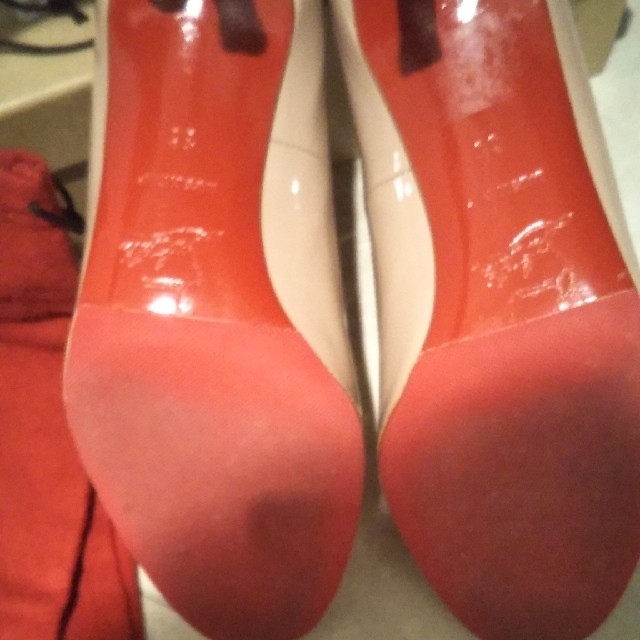 Christian Louboutin(クリスチャンルブタン)のM&M様専用　クリスチャンルブタン　パテント レディースの靴/シューズ(ハイヒール/パンプス)の商品写真
