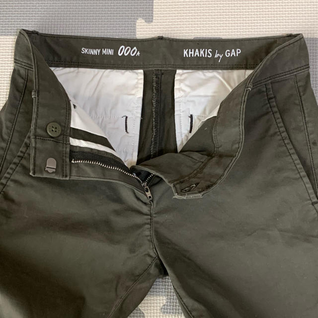 GAP(ギャップ)のGap★Skinny Mini Zip Khaki Pants★スキニーパンツ レディースのパンツ(スキニーパンツ)の商品写真