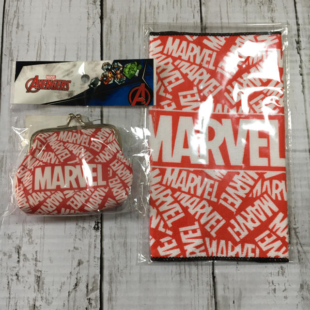 MARVEL(マーベル)の【新品】MARVEL ミニタオル＆がま口 2点セット♡ インテリア/住まい/日用品の日用品/生活雑貨/旅行(日用品/生活雑貨)の商品写真