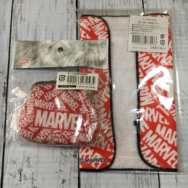 MARVEL(マーベル)の【新品】MARVEL ミニタオル＆がま口 2点セット♡ インテリア/住まい/日用品の日用品/生活雑貨/旅行(日用品/生活雑貨)の商品写真