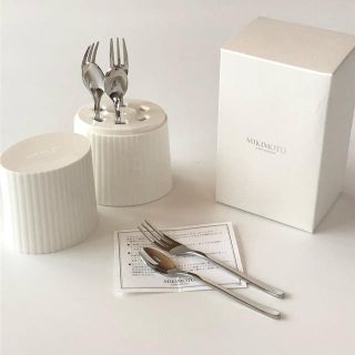 ミキモト(MIKIMOTO)の《未使用》ミキモト カトラリーセット スプーン フォーク 専用スタンド付き(カトラリー/箸)