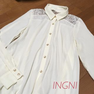 イング(INGNI)のINGNIイング♡てろんとしたオフホワイトのサテン長袖シャツ♡春服♡レース(シャツ/ブラウス(長袖/七分))