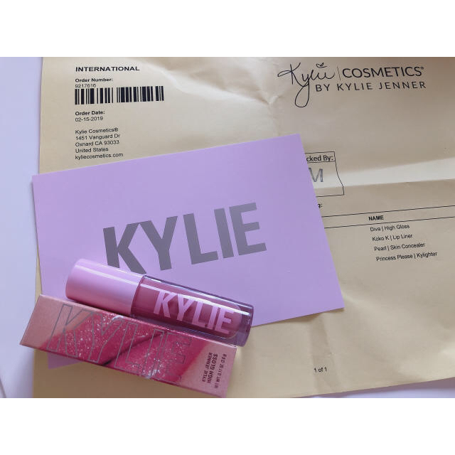 Kylie Cosmetics(カイリーコスメティックス)のKyliecosmetics high gloss DIVA コスメ/美容のベースメイク/化粧品(リップグロス)の商品写真