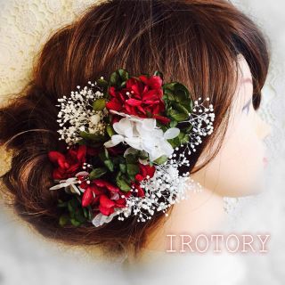 本物のお花の髪飾り あじさい深緑＆レッド＆ホワイト かすみ草ピン ４本セット(ヘアアクセサリー)