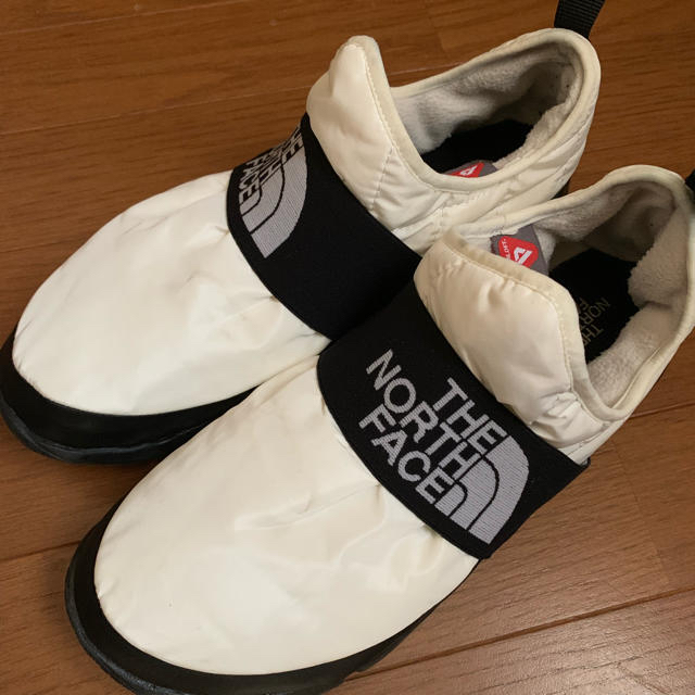 THE NORTH FACE(ザノースフェイス)の希少 ノースフェイス ヌプシ トラクション ライト モック ホワイト メンズの靴/シューズ(スニーカー)の商品写真