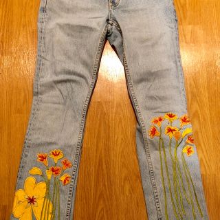 ギャップ(GAP)のGAP 刺繍が可愛いローライズジーンズ(デニム/ジーンズ)