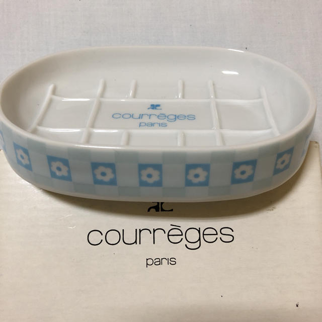 Courreges(クレージュ)のクレージュ ソープディッシュ 石鹸置き インテリア/住まい/日用品の日用品/生活雑貨/旅行(タオル/バス用品)の商品写真