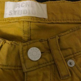 アクネ(ACNE)のacne studios　イエロー デニムパンツ(デニム/ジーンズ)