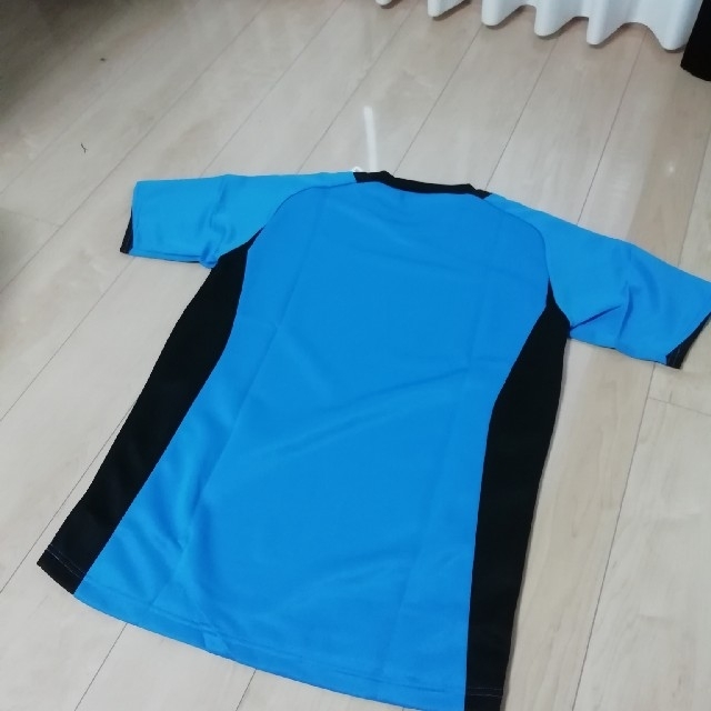 UMBRO(アンブロ)の新品XO☆アンブロ高品質トレーニングシャツ スポーツ/アウトドアのサッカー/フットサル(ウェア)の商品写真