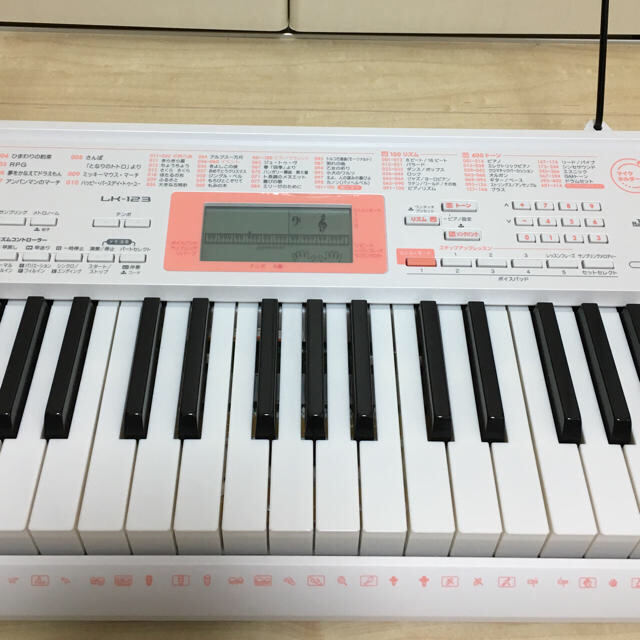 CASIO(カシオ)の光ナビゲーションキーボード（61鍵盤）　LK-123 楽器の鍵盤楽器(キーボード/シンセサイザー)の商品写真