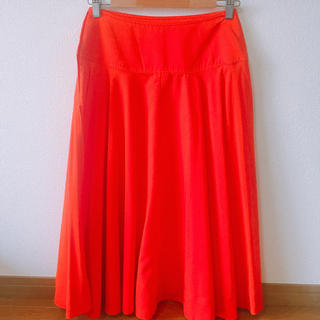 ユニクロ(UNIQLO)の【UNIQLO】ひざ丈オレンジカラースカート(ひざ丈スカート)