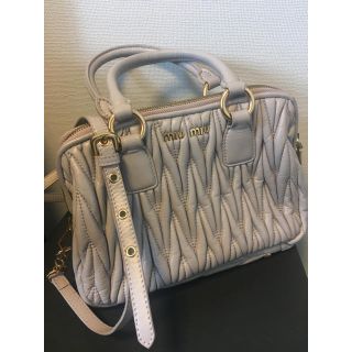 ミュウミュウ(miumiu)のあいり様専用　miumiu♡マトラッセ♡ハンドバッグ　(ハンドバッグ)