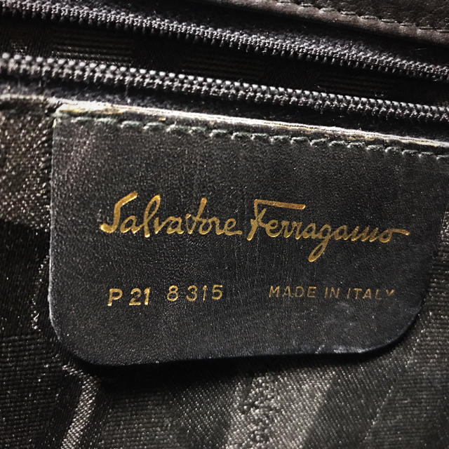 Salvatore Ferragamo(サルヴァトーレフェラガモ)のフェラガモ バッグ ハンドメイドのファッション小物(バッグ)の商品写真