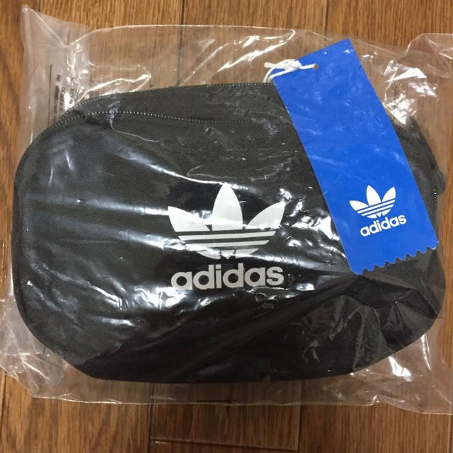 adidas(アディダス)のいちごミルク様専用 メンズのバッグ(ウエストポーチ)の商品写真