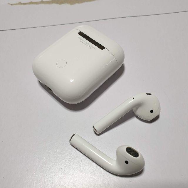 Apple(アップル)の値下げ。Apple airpods　箱あり スマホ/家電/カメラのスマホアクセサリー(ストラップ/イヤホンジャック)の商品写真