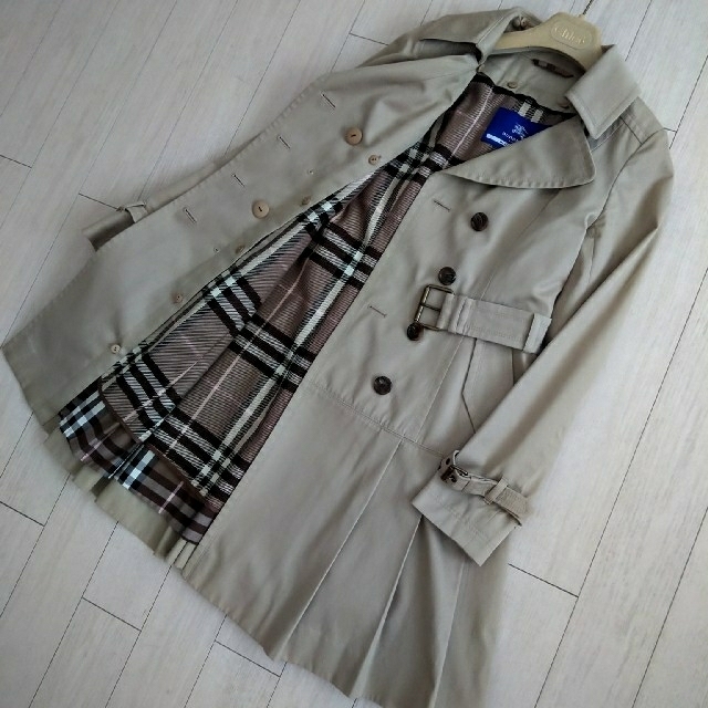 BURBERRY BLUE LABEL(バーバリーブルーレーベル)の★★バーバリートレンチコート　襟裏ノヴァチェック柄★★ レディースのジャケット/アウター(トレンチコート)の商品写真