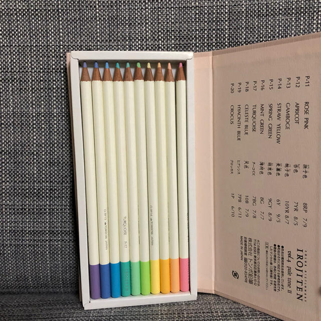 トンボ鉛筆(トンボエンピツ)の色鉛筆セット(30本)・IROJITEN エンタメ/ホビーのアート用品(色鉛筆)の商品写真