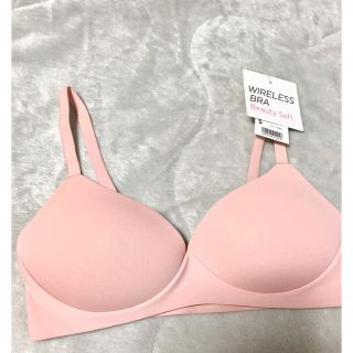 ユニクロ(UNIQLO)の【新品未使用】完売品・ユニクロ   ワイヤレスブラ  Pink   S  ①(ブラ)